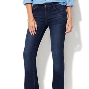 NEW YORK AND COMPANY CURVY FLARE JEANS